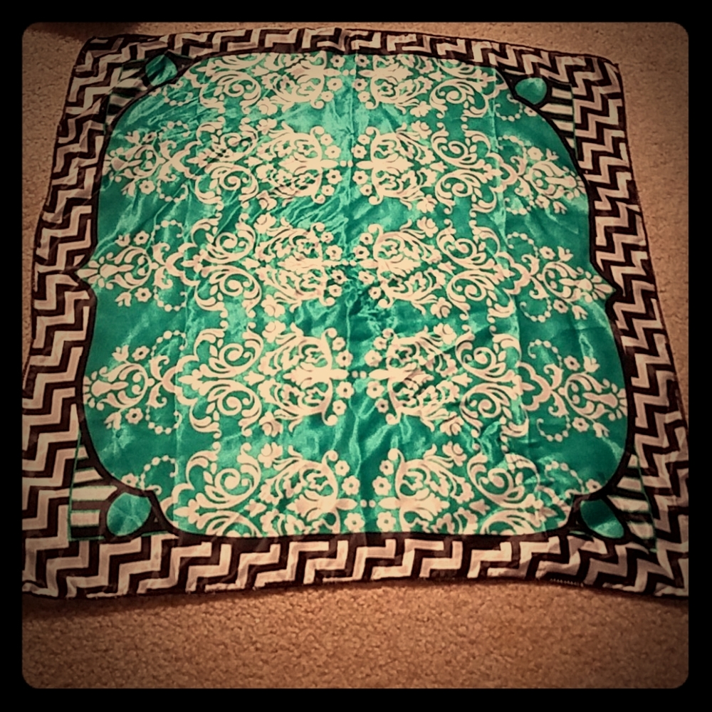 Gorgeous neck scarf, polyester, silk feel